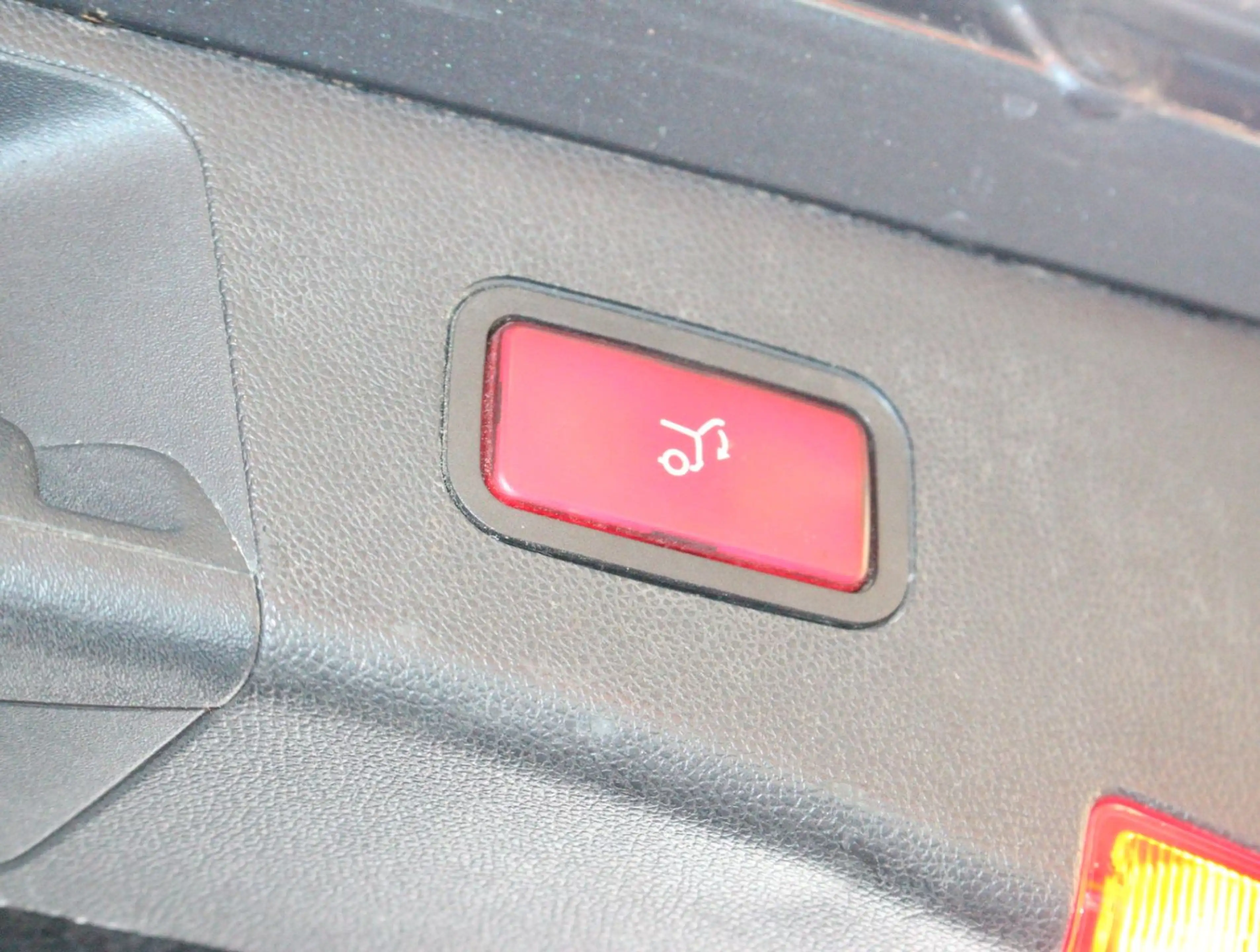 Mercedes-Benz E 250 T CDI Avantgarde Distronic + AHK + ILS — photo 13