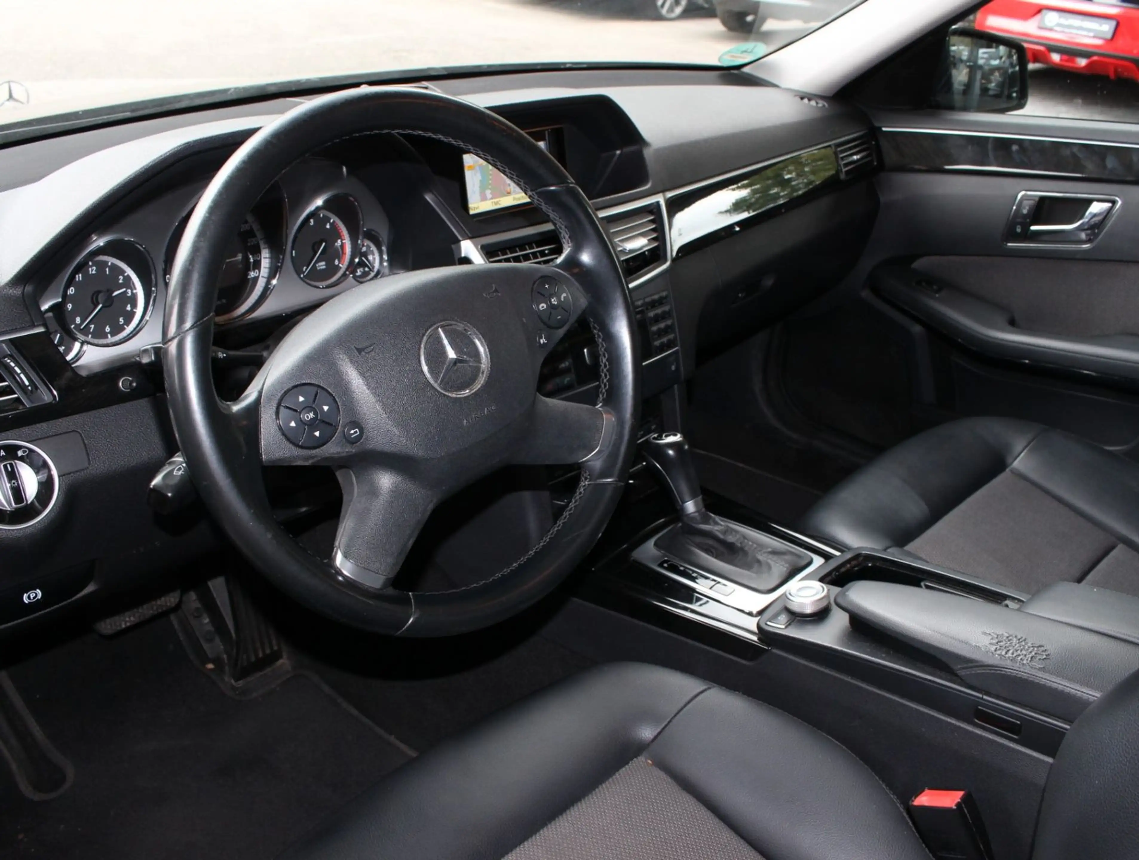 Mercedes-Benz E 250 T CDI Avantgarde Distronic + AHK + ILS — photo 6