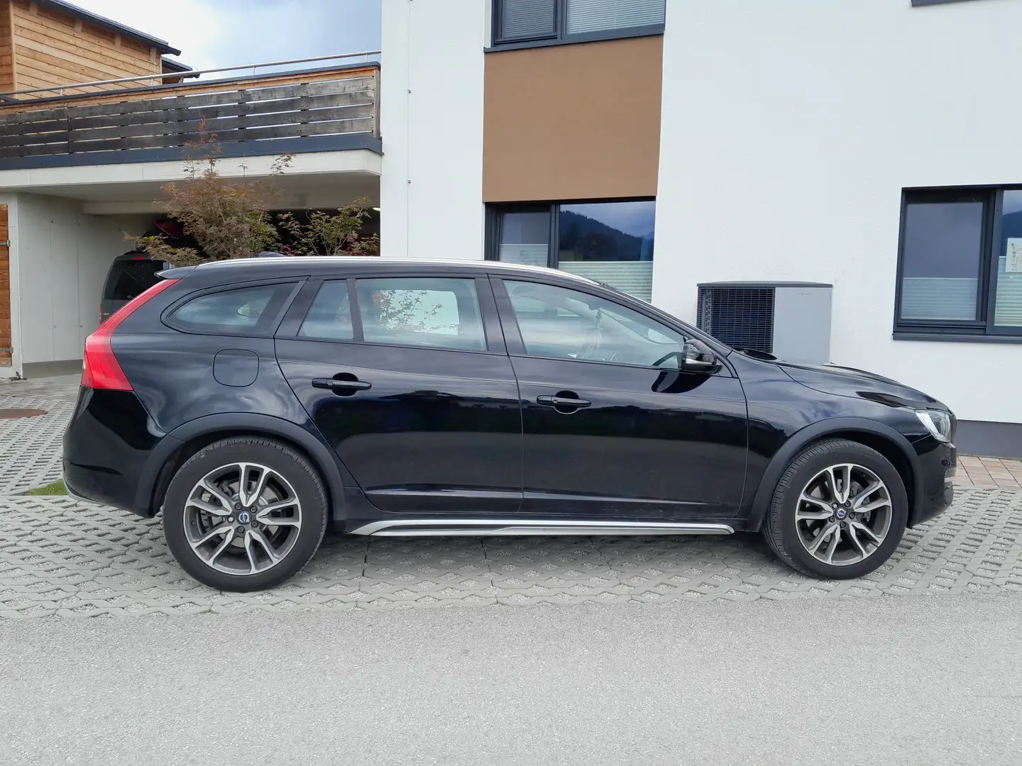 Volvo V60 Cross Country V60 Cross Country D4 AWD Cross Country Schwarz - 1