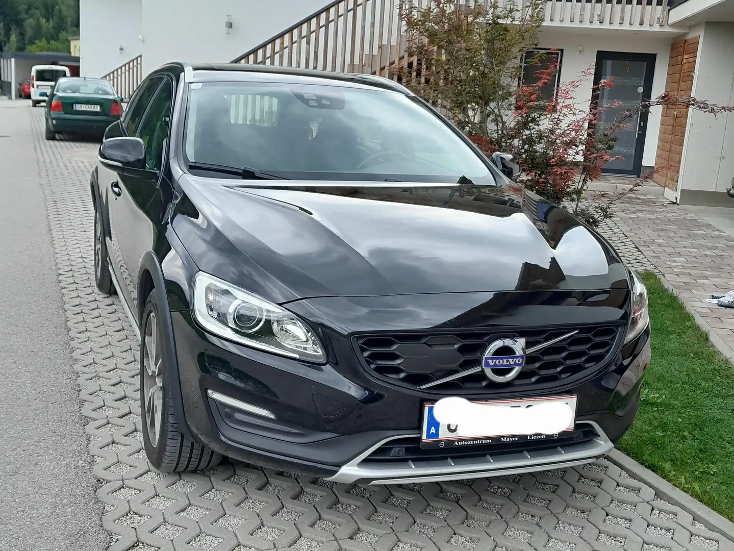 Volvo V60 Cross Country V60 Cross Country D4 AWD Cross Country Schwarz - 2