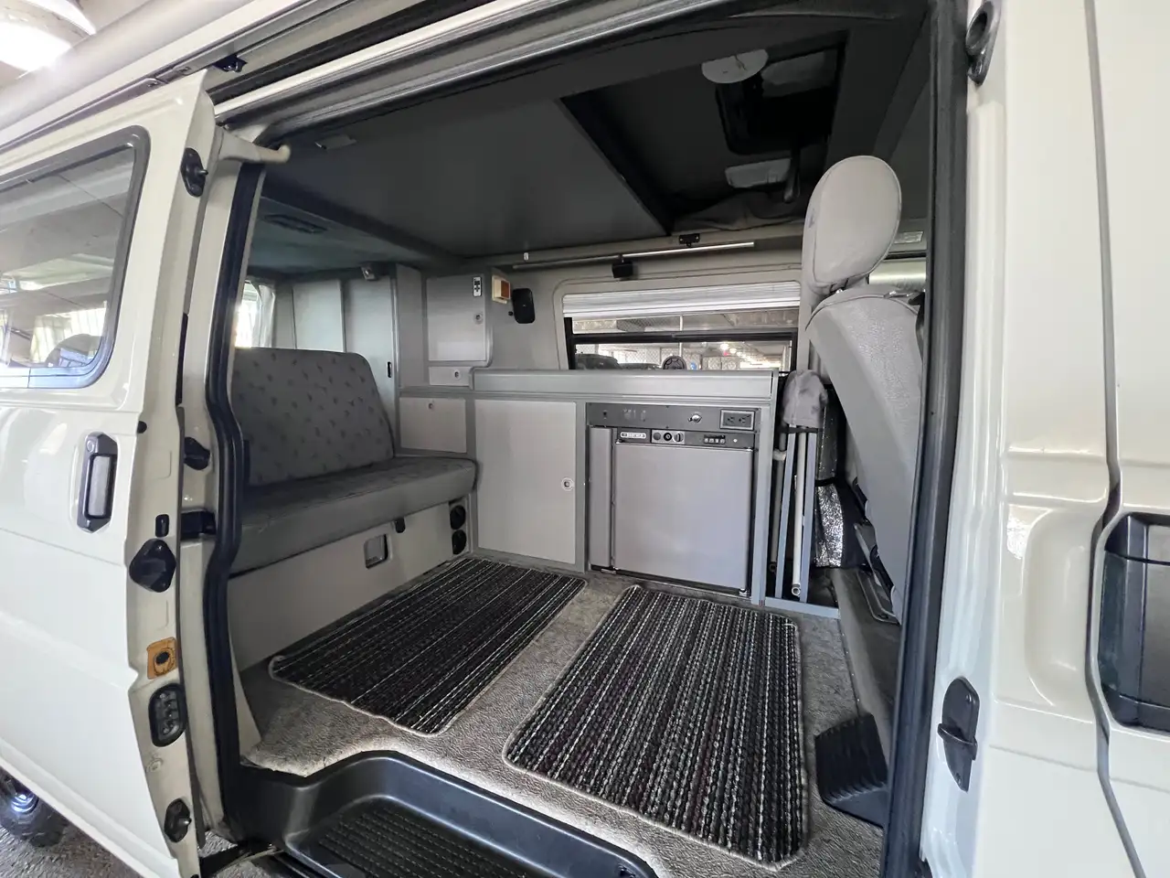 Volkswagen Eurovan снимка Volkswagen Eurovan