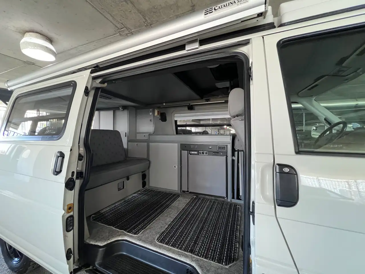 Volkswagen Eurovan снимка Volkswagen Eurovan