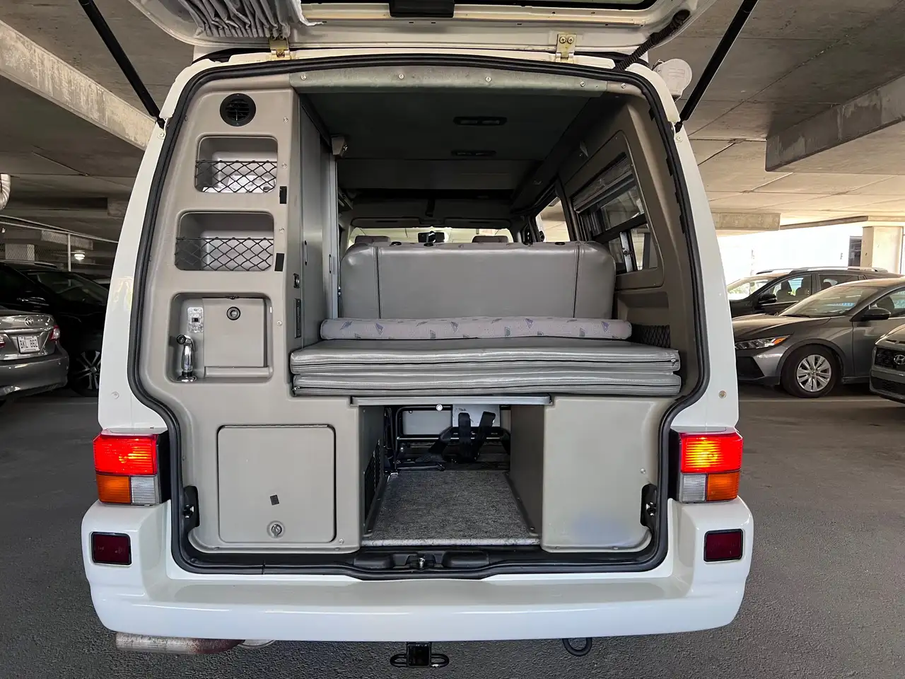 Volkswagen Eurovan снимка Volkswagen Eurovan
