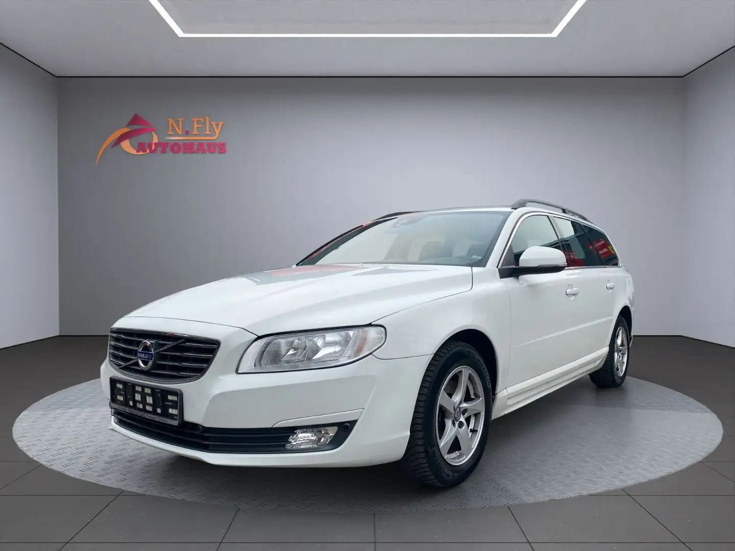 Volvo V70 Kombi Linje Classic Navi*SZ*1.Hand Blanc - 1