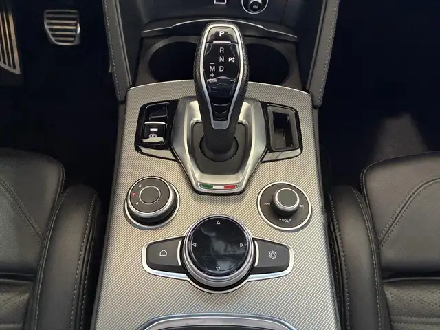 Alfa Romeo Stelvio view 12