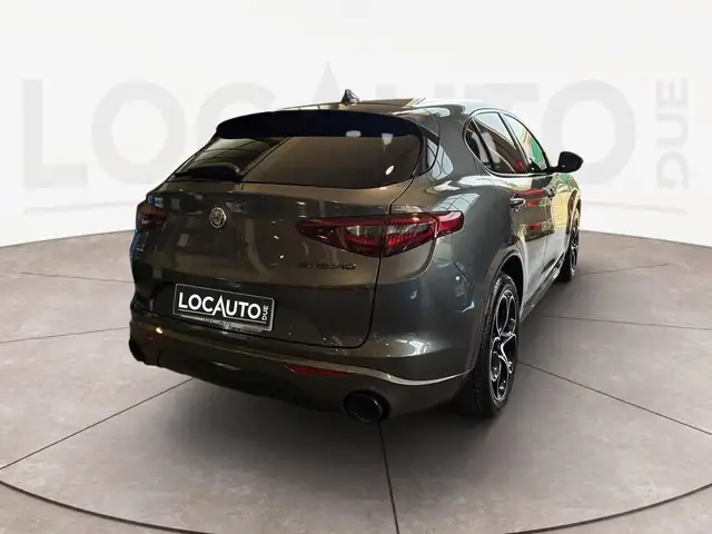 Alfa Romeo Stelvio view 4