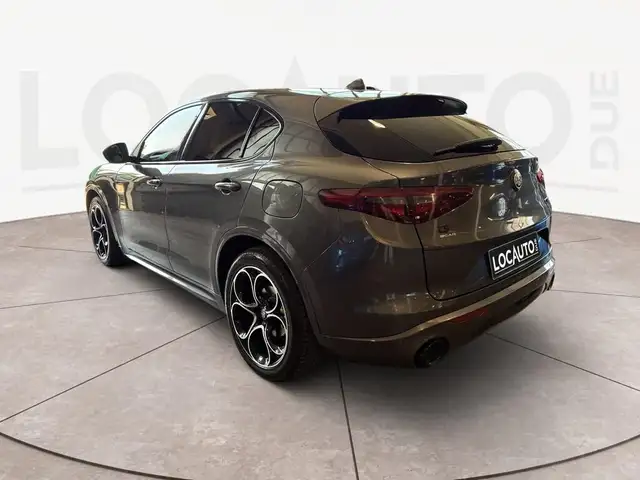 Alfa Romeo Stelvio view 5