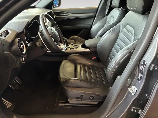 Alfa Romeo Stelvio view 7