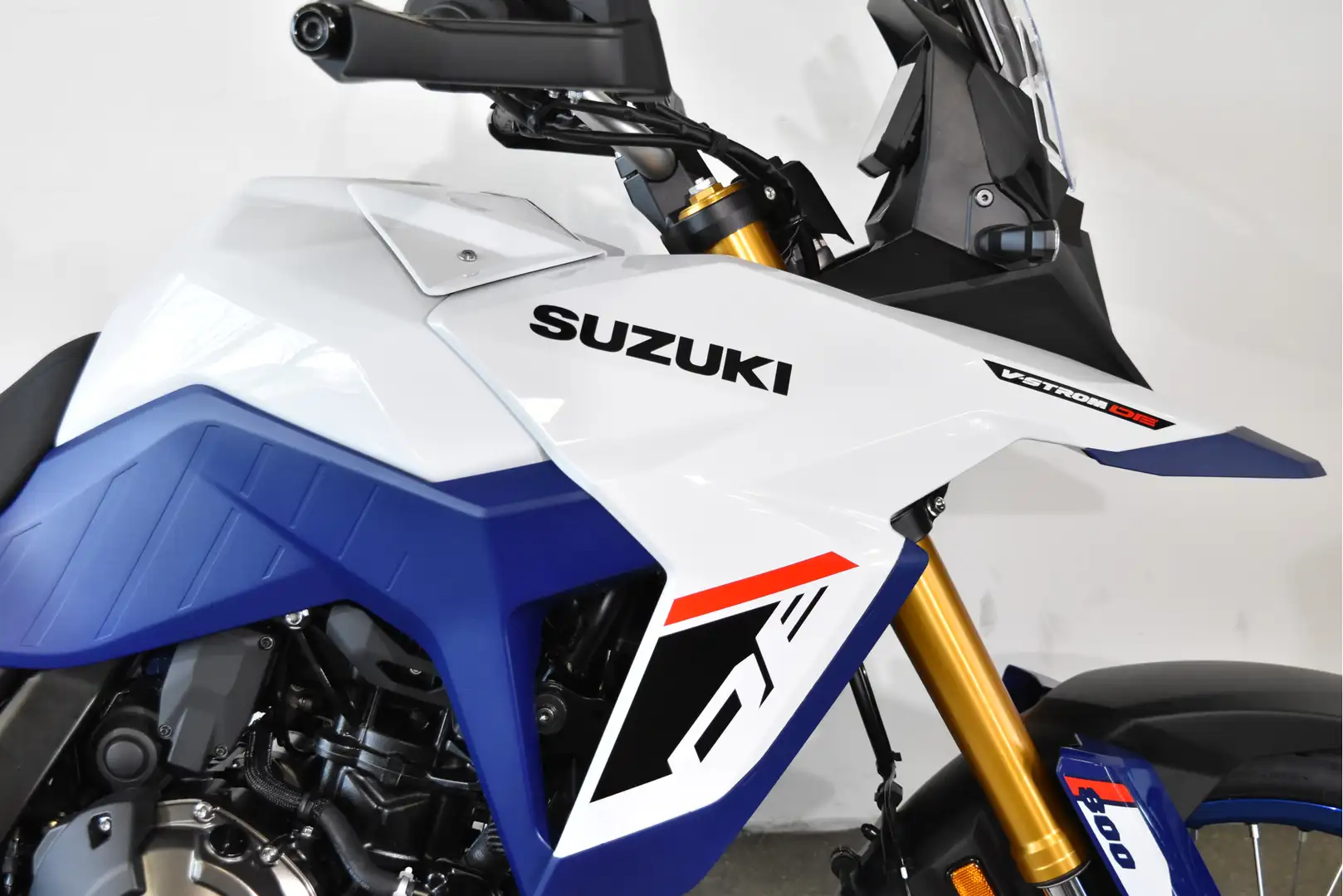 Suzuki V-Strom 800DE Bílá - 2