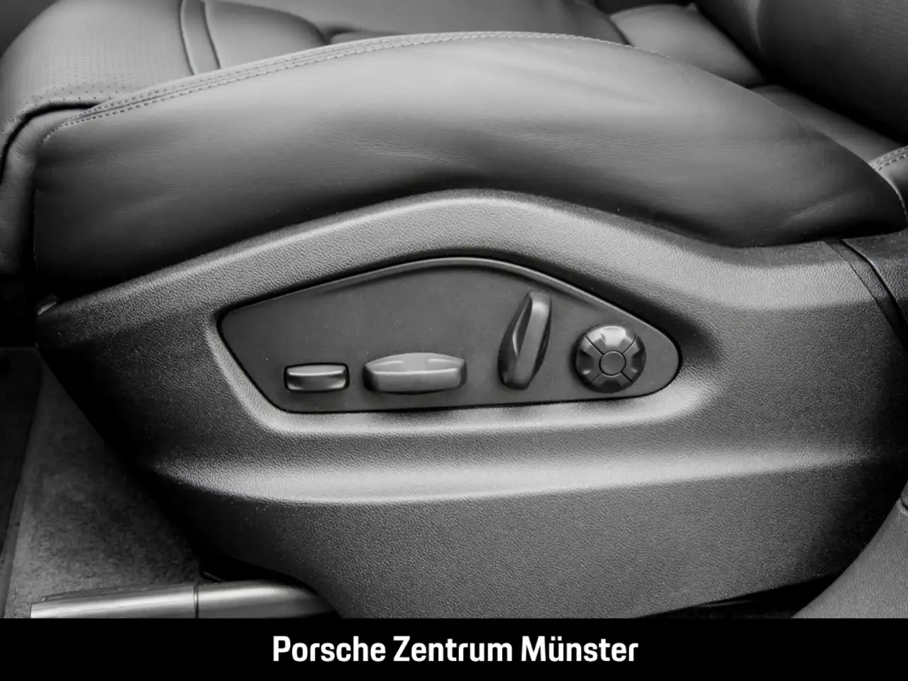 Porsche Cayenne E-Hybrid Coupe Black Edition InnoDrive 14