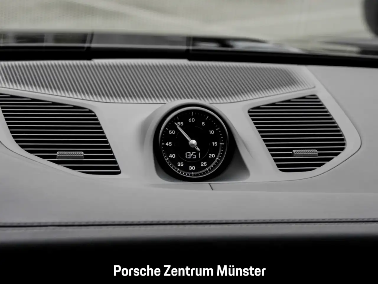 Porsche Cayenne E-Hybrid Coupe Black Edition InnoDrive 10