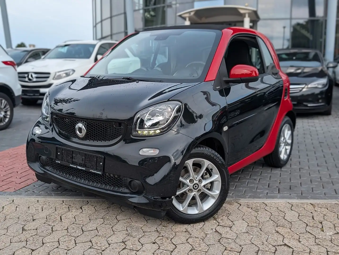 smart forTwo fortwo coupe Basis 52kW Navi. BT. TEMP Чёрный - 2