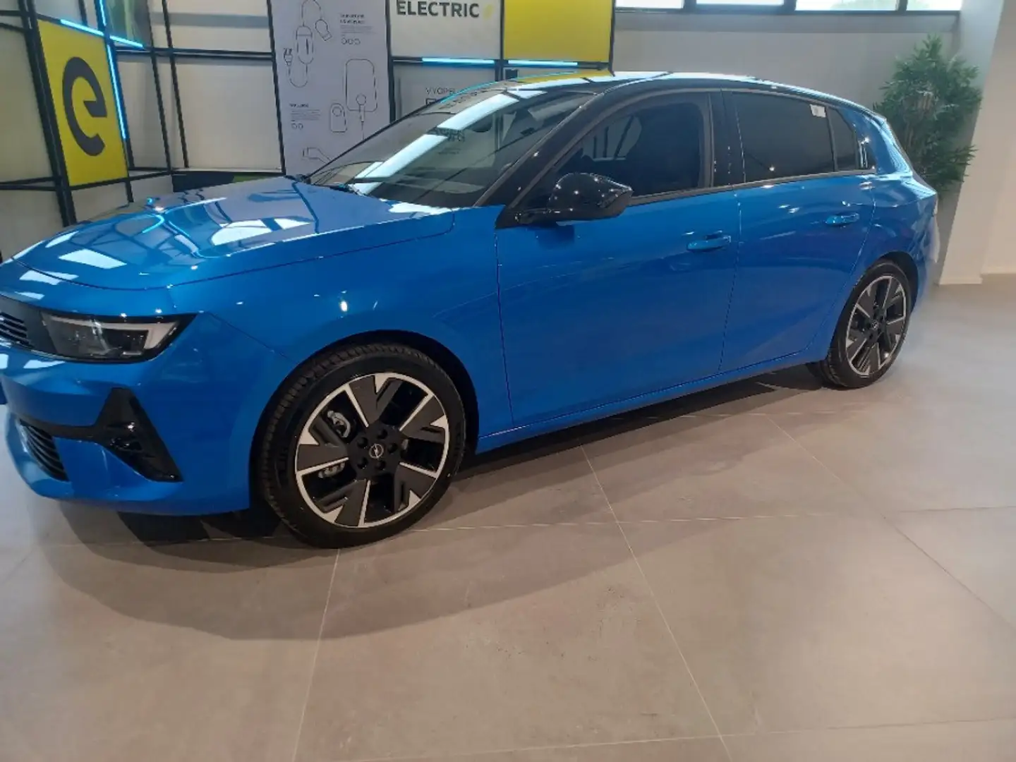 Opel Astra Electric GS Blu/Azzurro - 2