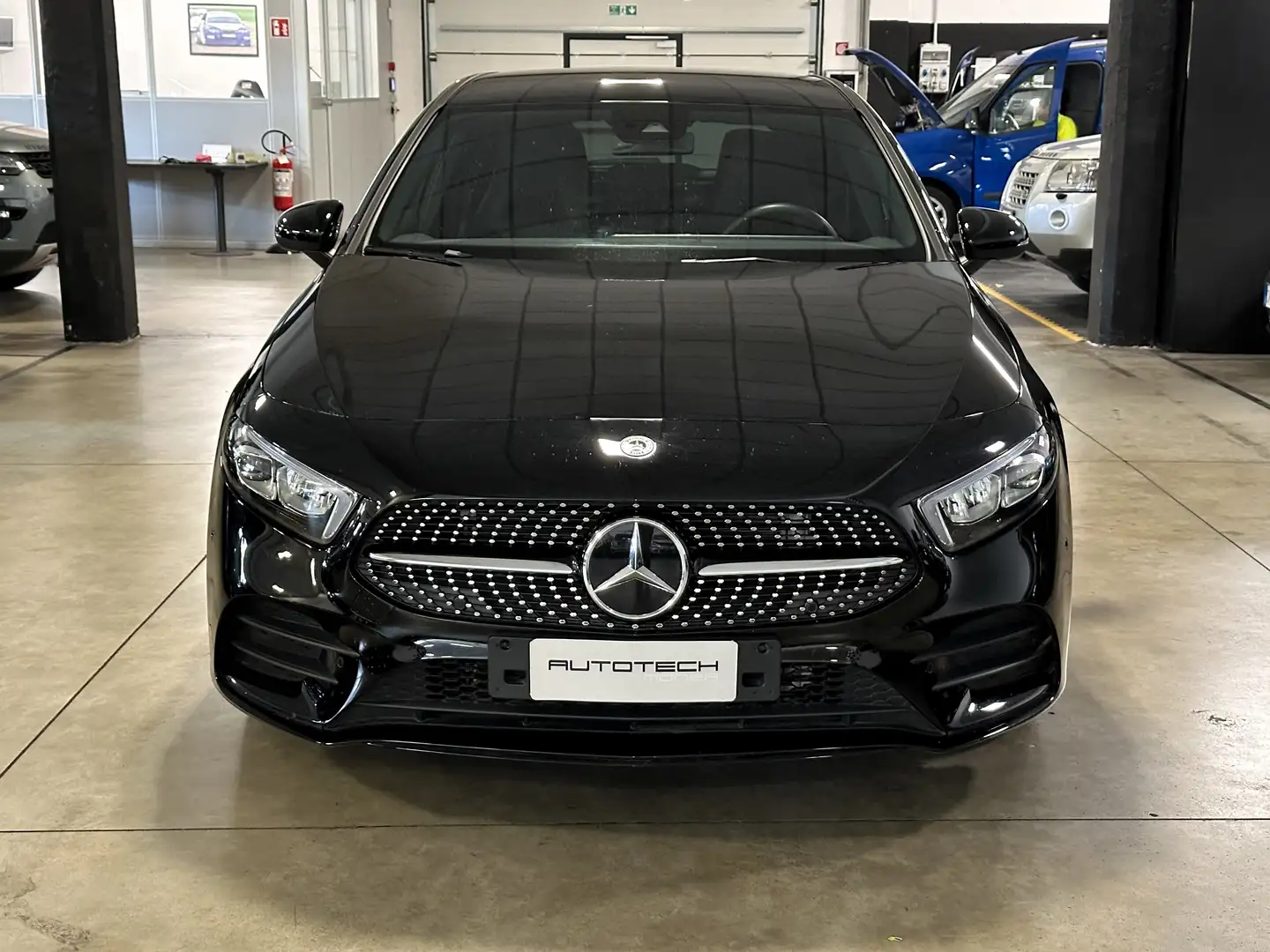 Mercedes-Benz A 180 Classe A - Premium Night edition AMG Zwart - 2