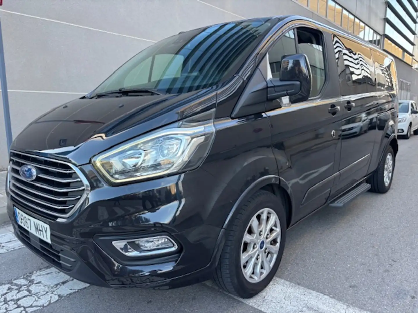 Ford Tourneo Custom Grand 2.0 EcoBlue Titanium AWD Aut. 170 Negro - 2