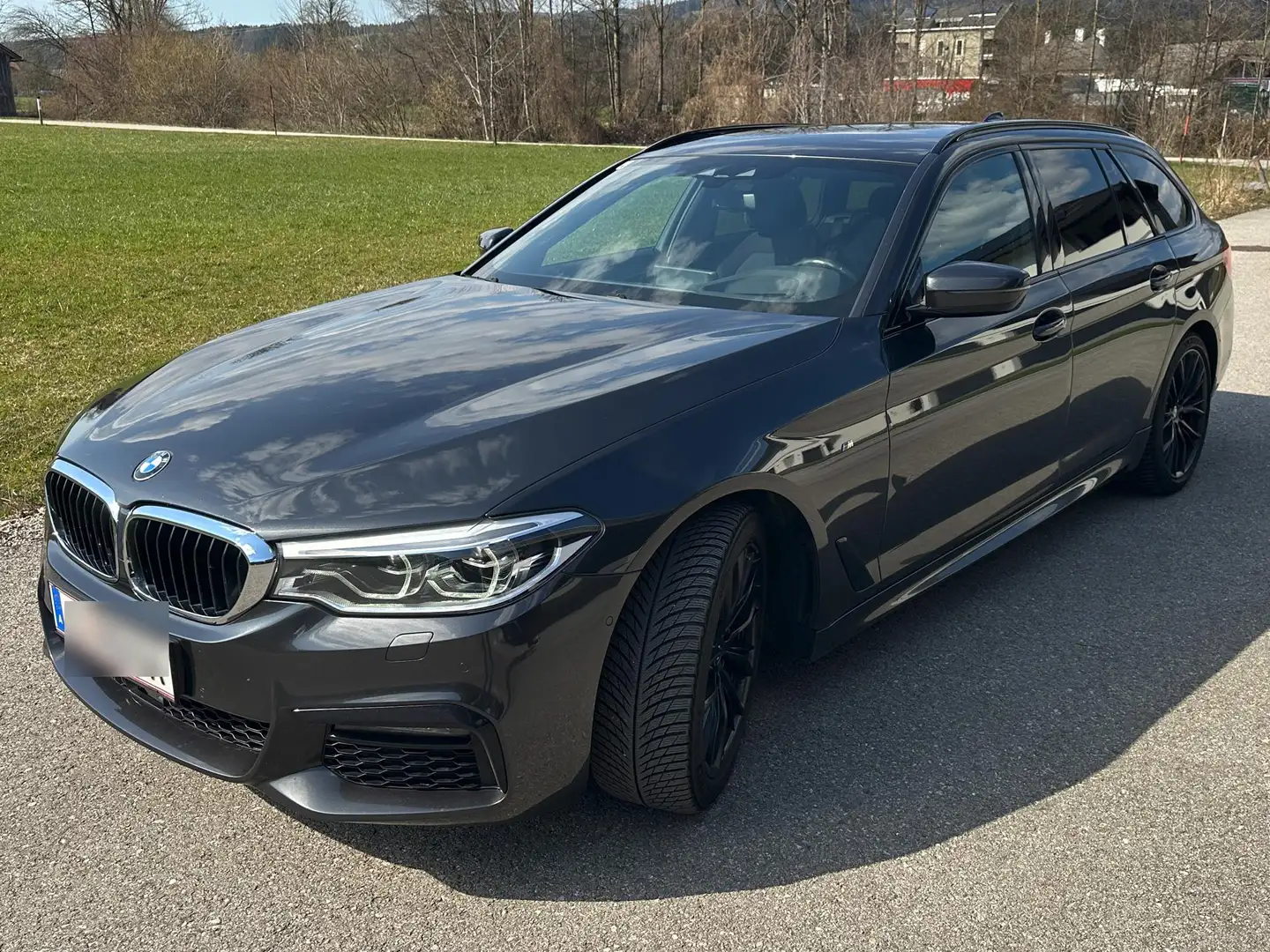 BMW 530 530d xDrive Touring Aut. Schwarz - 1