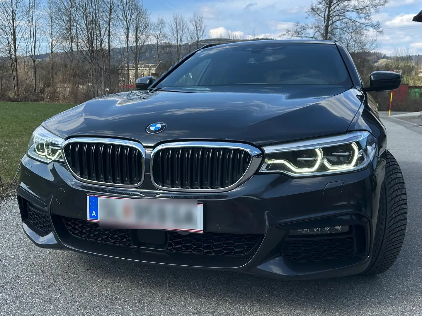 BMW 530 530d xDrive Touring Aut. Schwarz - 2