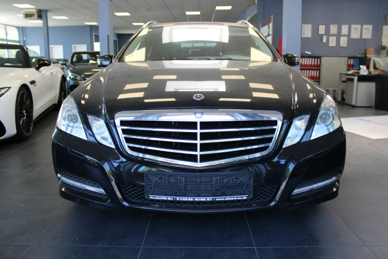 Mercedes-Benz E 200 T CGI Avantgarde Schwarz - 2
