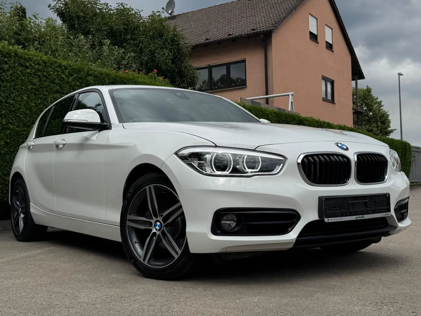 BMW 120 i Sport Line*AUT.*NAVI*LED*B-PANEL*ALU*89TKM* Alb - 1