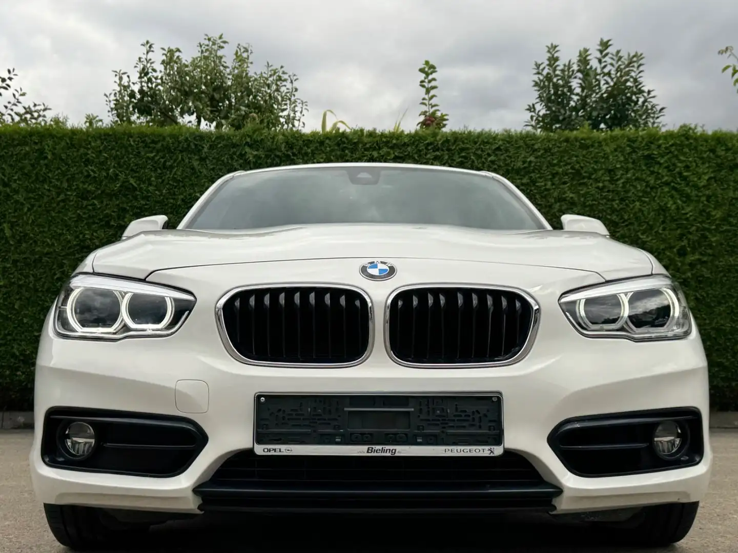 BMW 120 i Sport Line*AUT.*NAVI*LED*B-PANEL*ALU*89TKM* Alb - 2