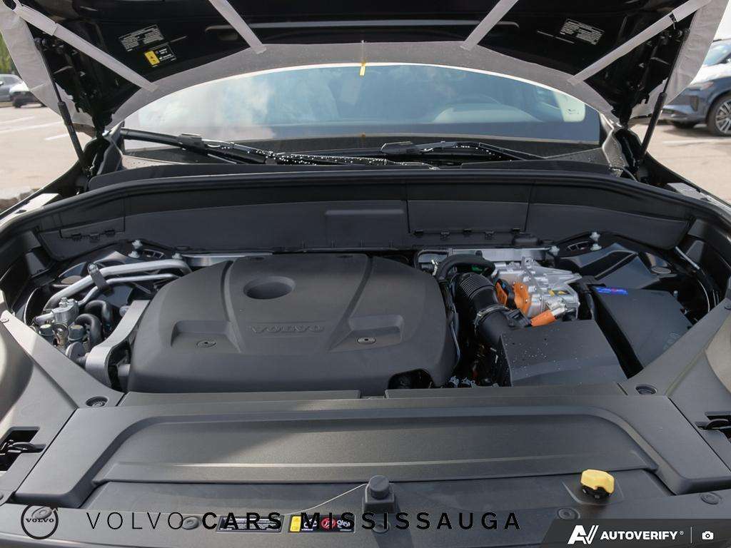 2026 Volvo XC90 T8 AWD Plus Bright Theme 7-Seater thumb 9