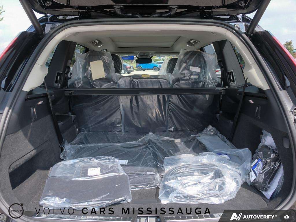 2026 Volvo XC90 T8 AWD Plus Bright Theme 7-Seater thumb 12