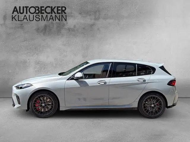BMW 1 Series view 3