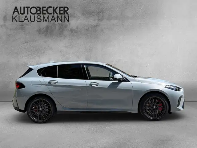 BMW 1 Series view 4