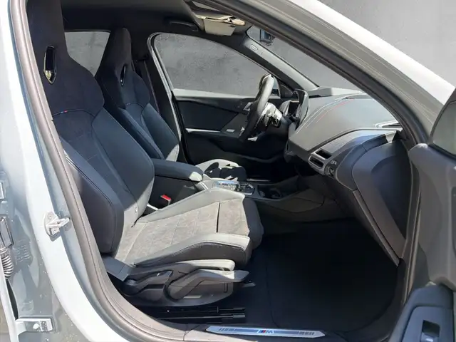 BMW 1 Series view 11