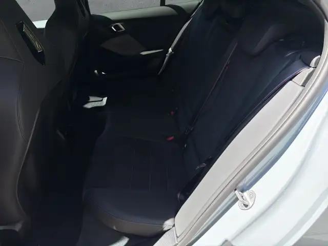 BMW 1 Series view 13