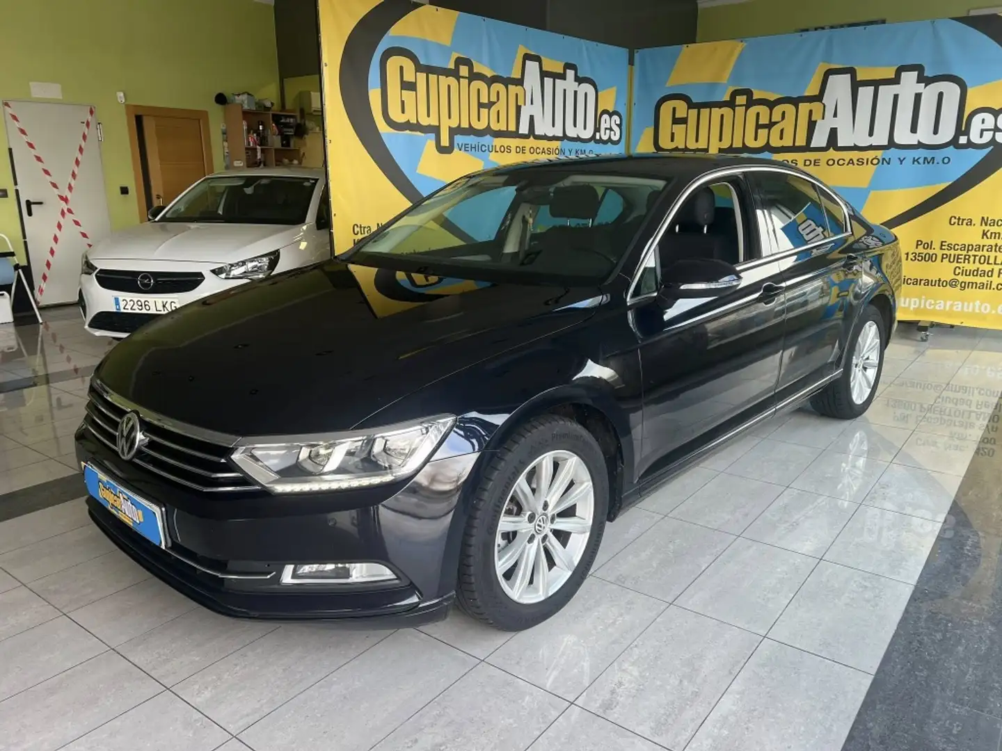Volkswagen Passat 1.6TDI Advance 88kW Negro - 2