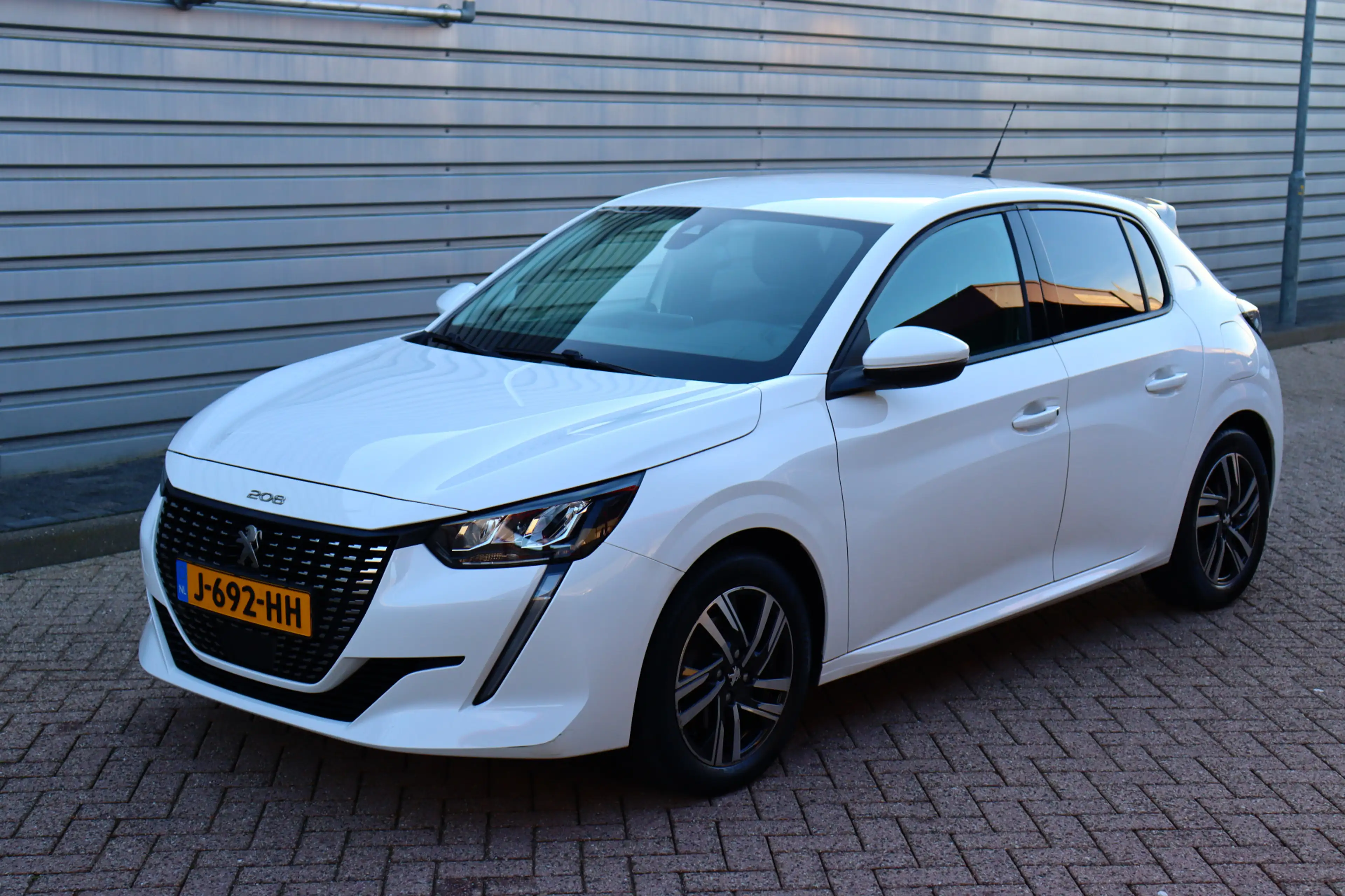 Peugeot 208 1.2 PureTech Allure O.a: Navi, Clima, Carplay, Dab — photo 6