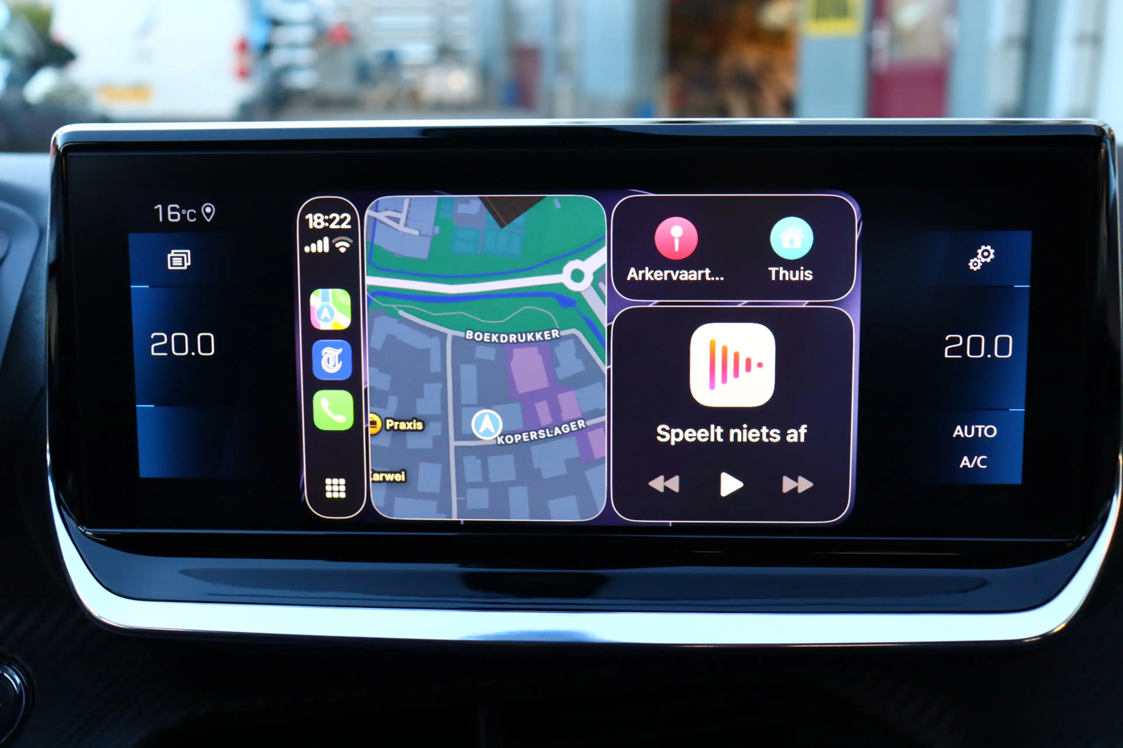 Peugeot 208 1.2 PureTech Allure O.a: Navi, Clima, Carplay, Dab — photo 24