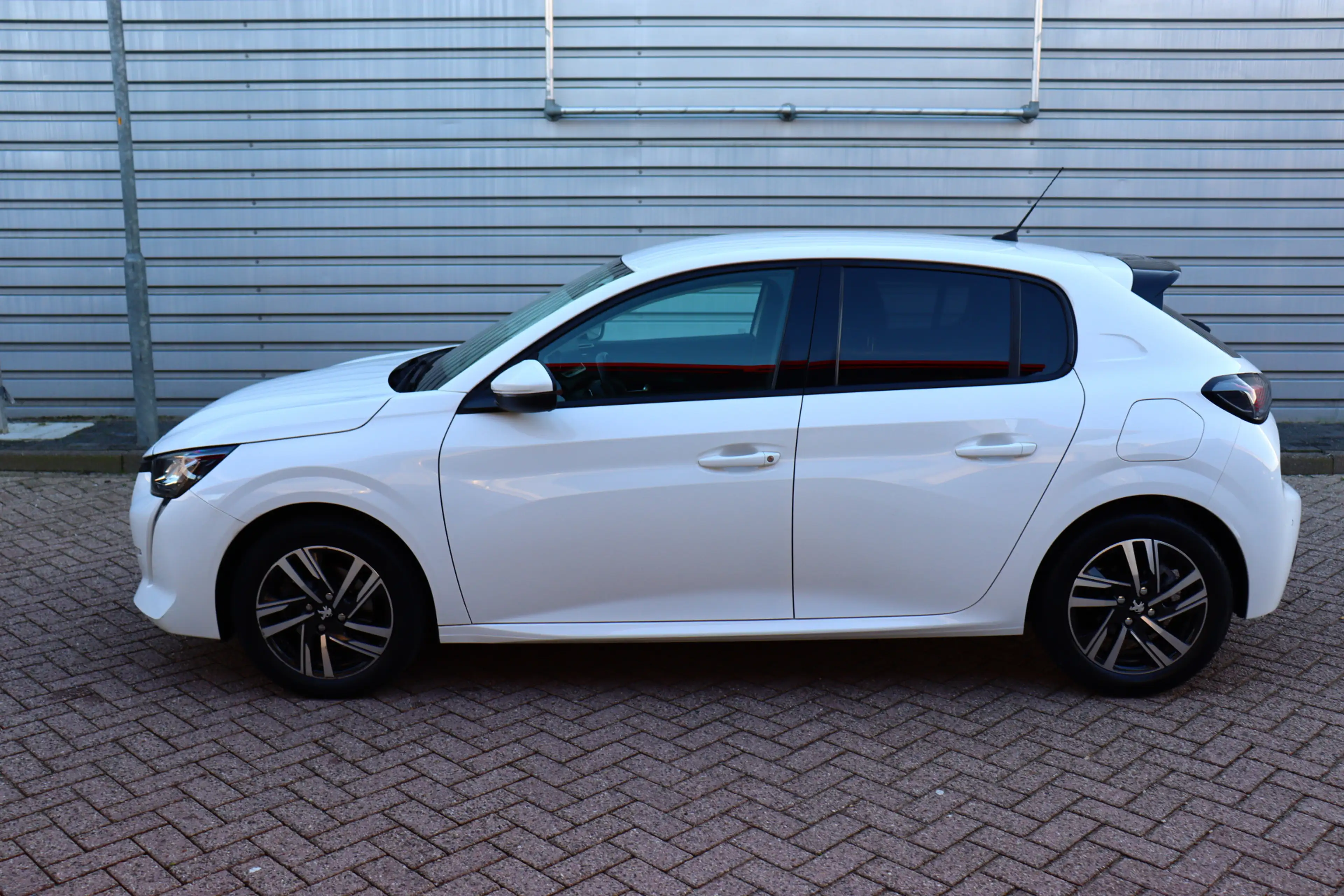 Peugeot 208 1.2 PureTech Allure O.a: Navi, Clima, Carplay, Dab — photo 9