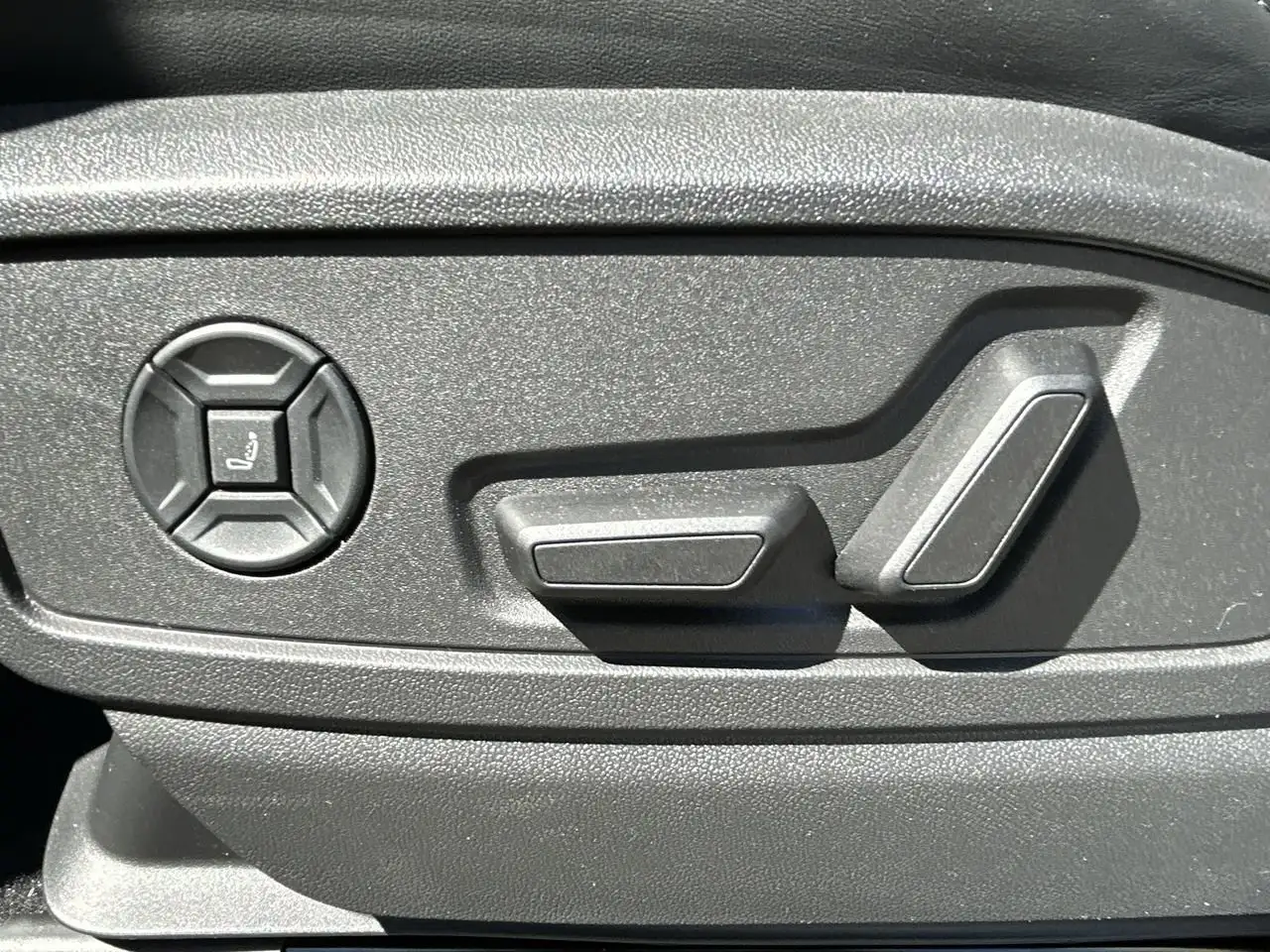 Audi SQ5 снимка Audi SQ5
