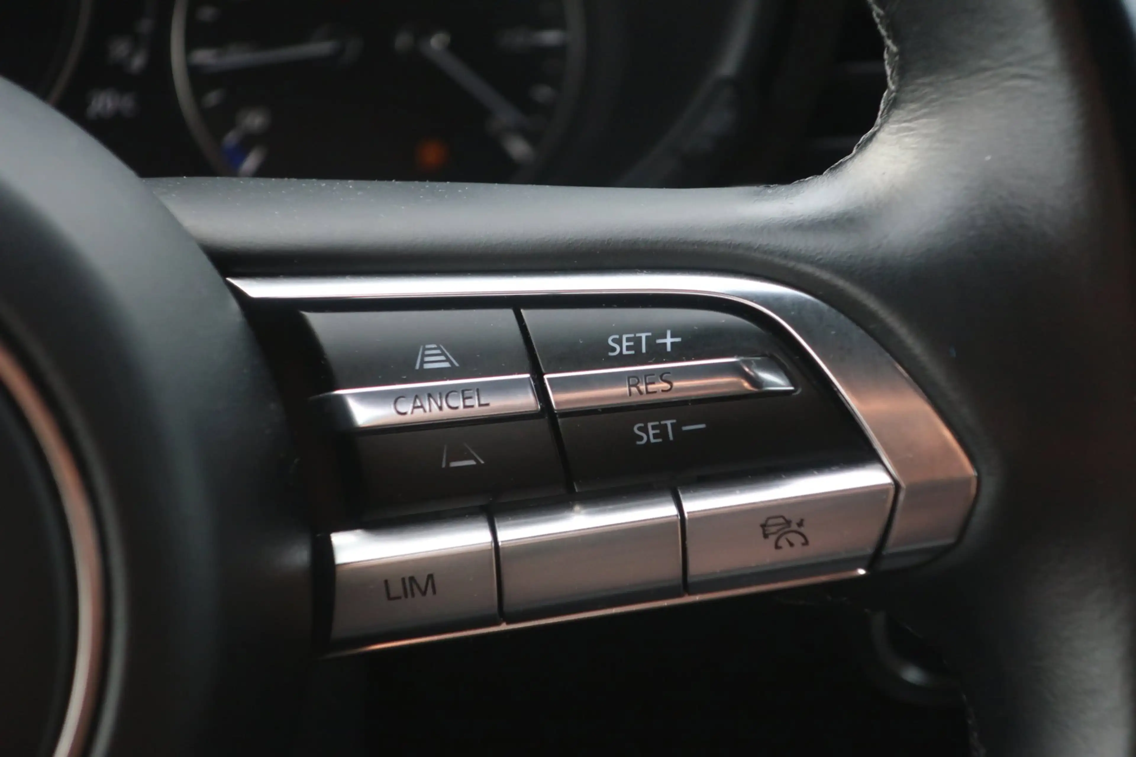 Mazda 3 2.0 e-SkyActiv-G M Hybrid 122 Luxury. LED_ACC_Stuu — photo 17