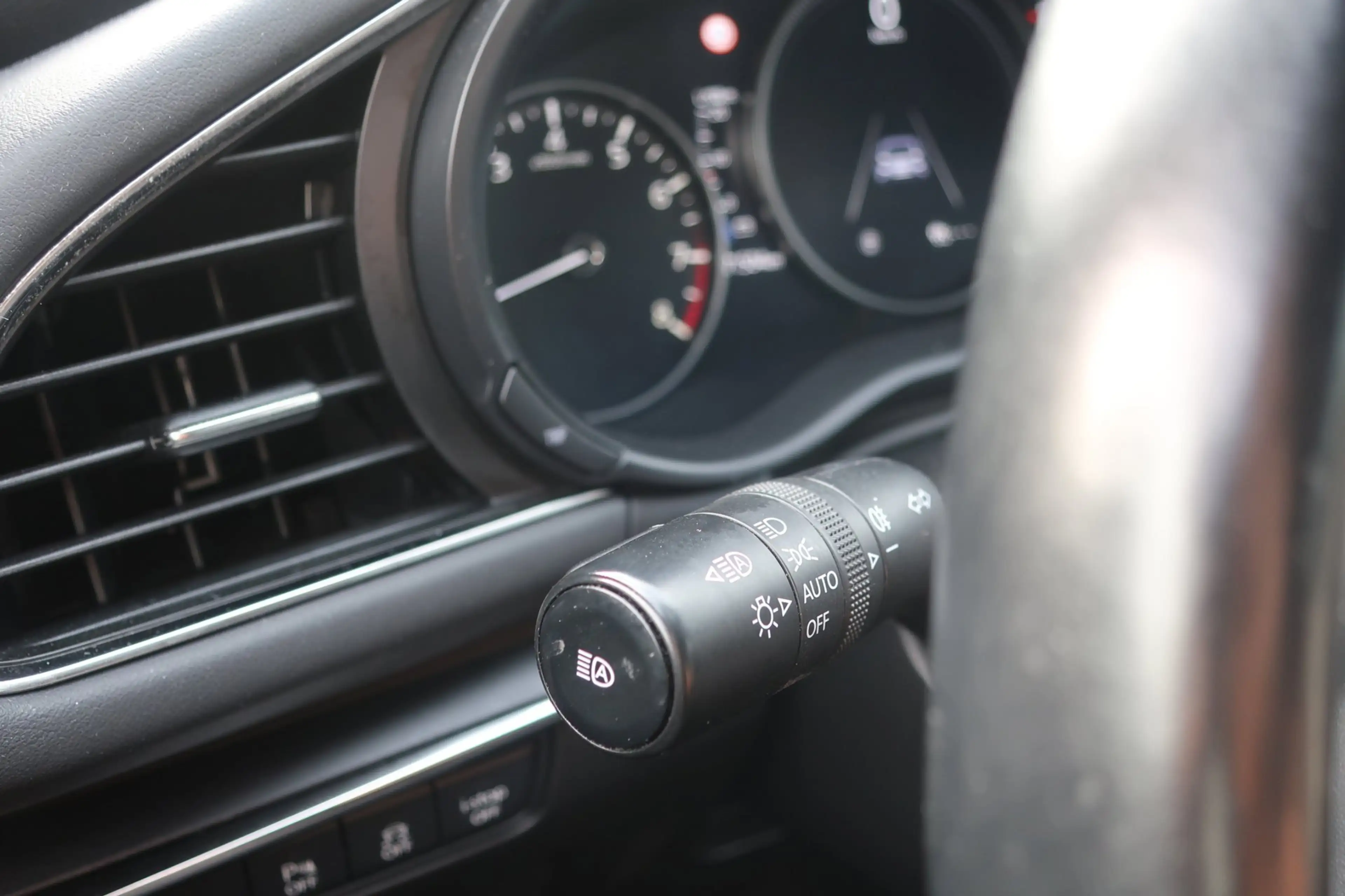 Mazda 3 2.0 e-SkyActiv-G M Hybrid 122 Luxury. LED_ACC_Stuu — photo 25