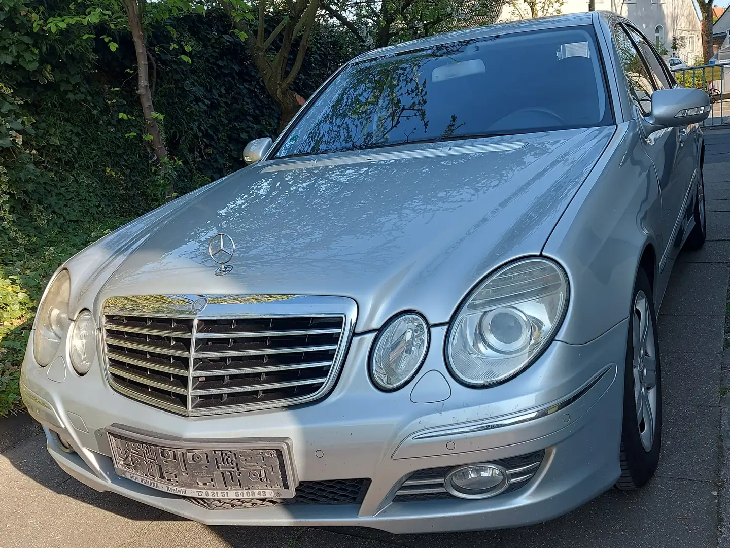 Mercedes-Benz E 220 E 220 CDI Automatik Avantgarde BusinessEDITION Silber - 2