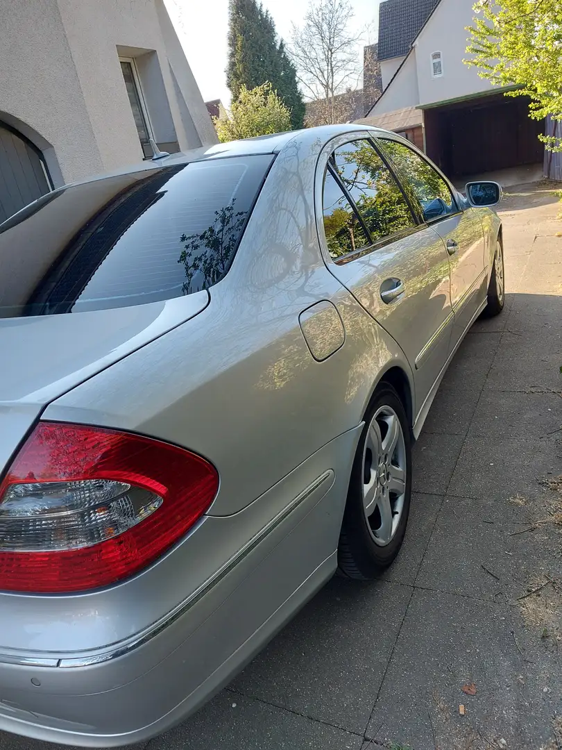 Mercedes-Benz E 220 E 220 CDI Automatik Avantgarde BusinessEDITION Silber - 1
