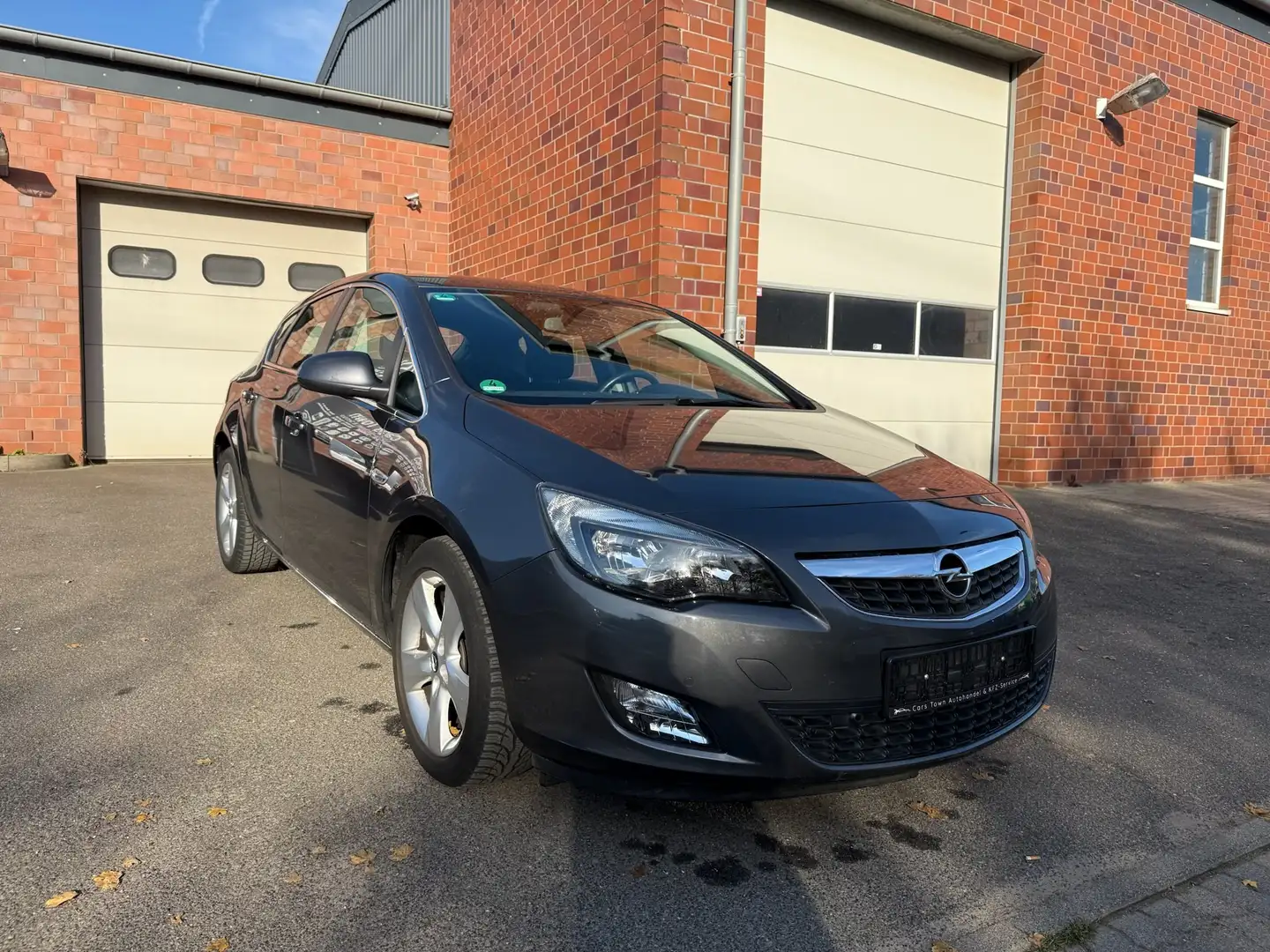 Opel Astra J Sport 1,6 Automatik Lim, Temp Grau - 1