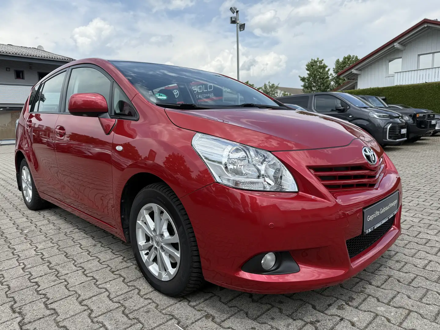 Toyota Verso Edition Panoramadach + Anhängerkupplung Rot - 2