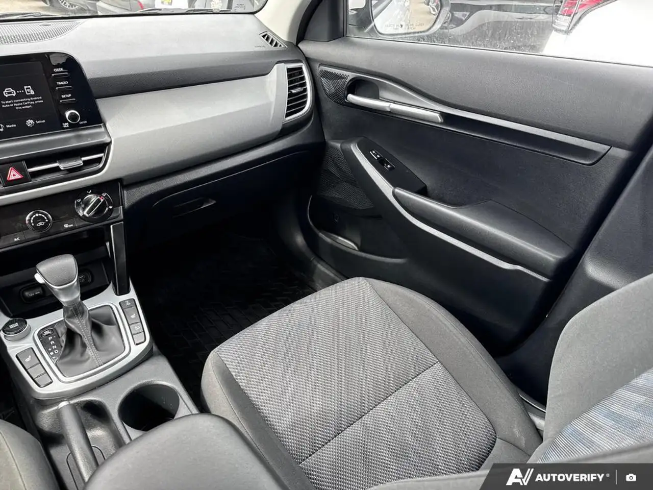 Kia Seltos снимка Kia Seltos