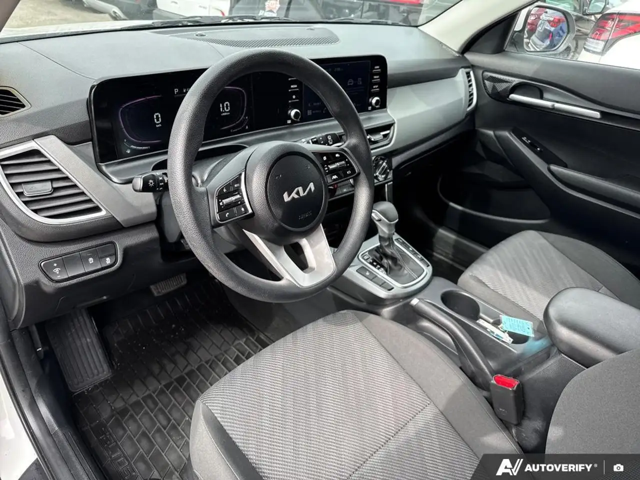 Kia Seltos снимка Kia Seltos