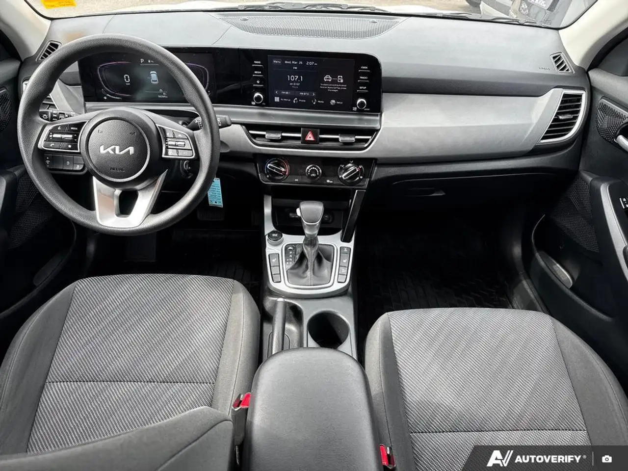 Kia Seltos снимка Kia Seltos