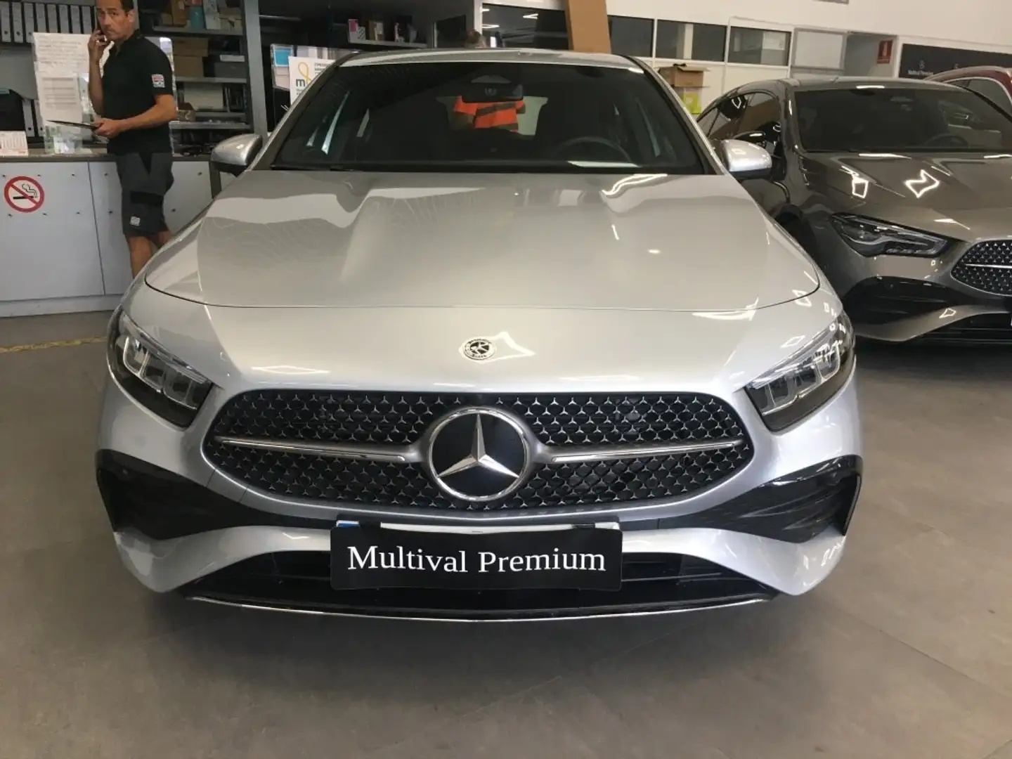 Mercedes-Benz A 200 200d Progressive Line Advanced 8G-DCT Gris - 1