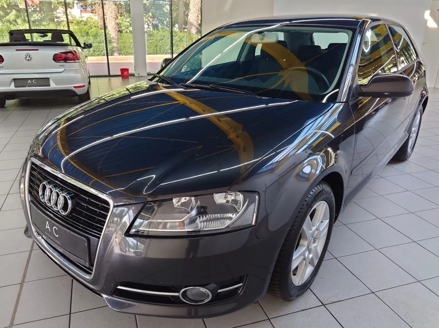 Audi A3 1.4 TFSI Attraction,Automatik,2.Hand Grau - 1