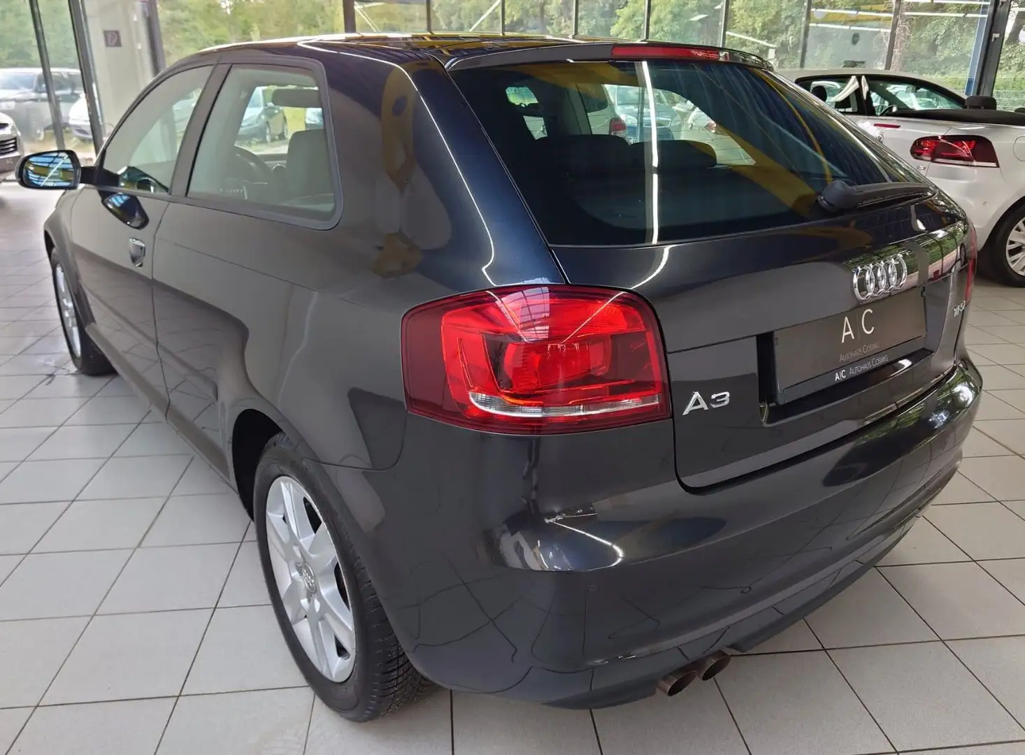 Audi A3 1.4 TFSI Attraction,Automatik,2.Hand Grau - 2