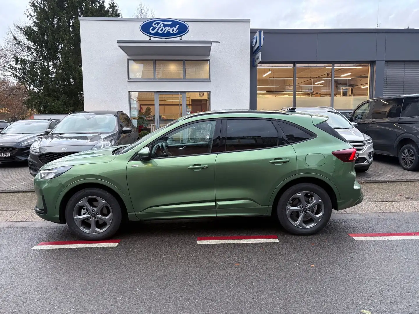 Ford Kuga ST-Line/Automatik/Winterpaket Schwarz - 2