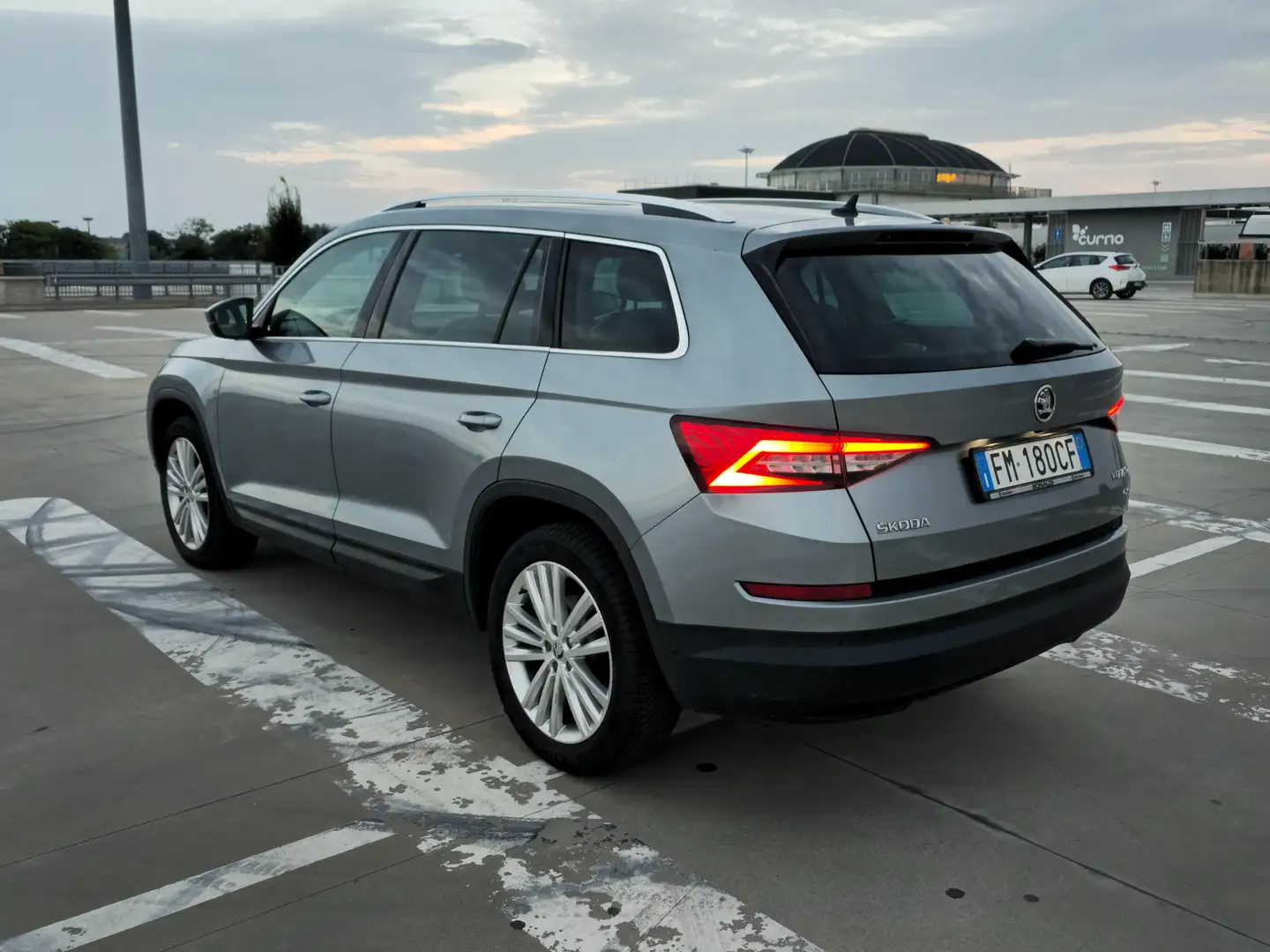 Skoda Kodiaq Kodiaq I 2017 2.0 tdi Style 4x4 190cv dsg Gris - 2