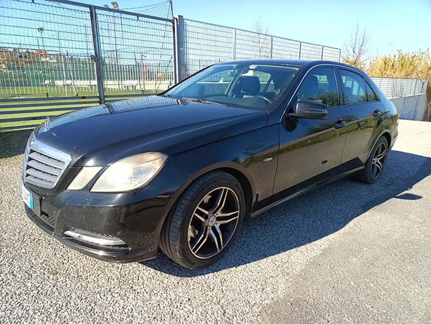 Mercedes-Benz E 200 ngt bipower Černá - 1